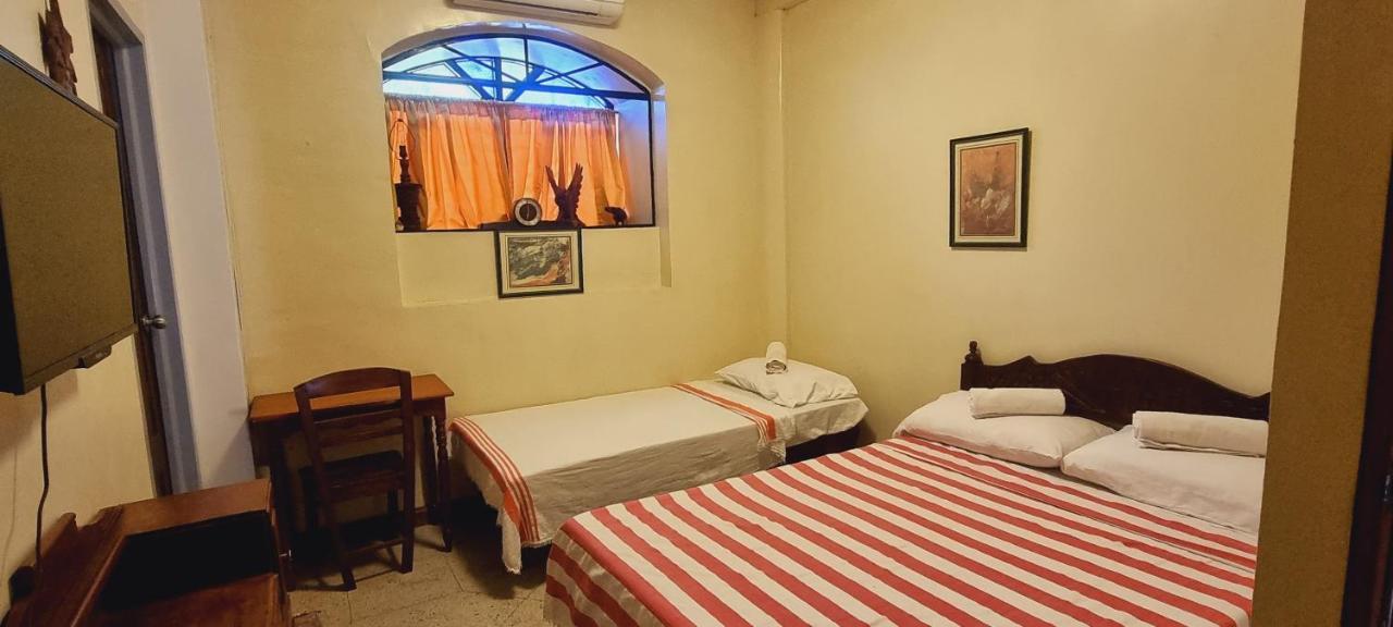 Отель Casa Familya Batac Экстерьер фото